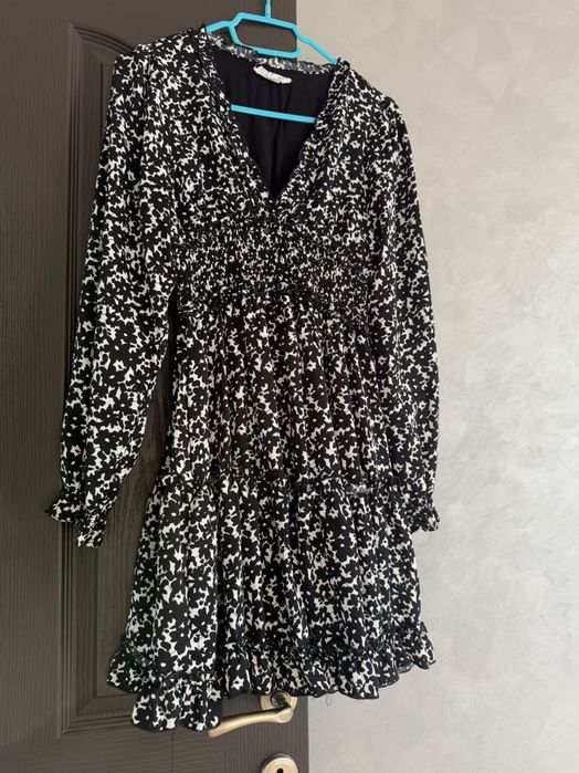 Рокля черно и бяло с ластик