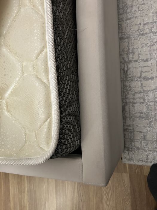 Продам двуспальную кровать