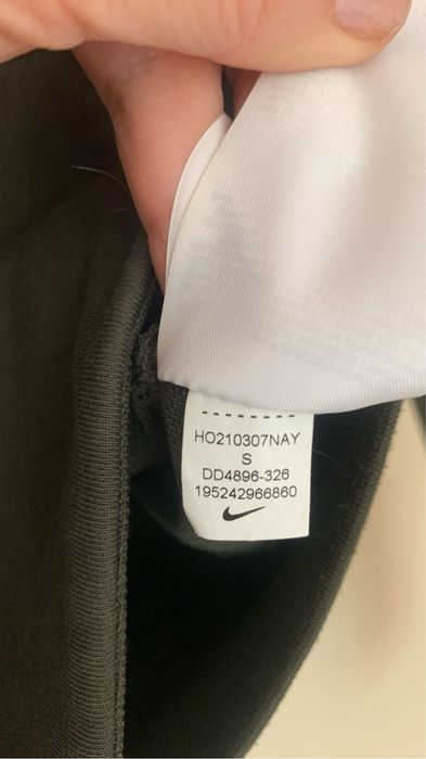 Продавам анцунг Nike в перфектно състояние