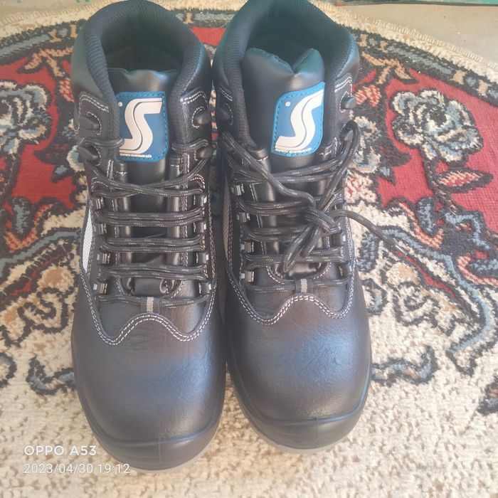 Продам летние спец ботинки