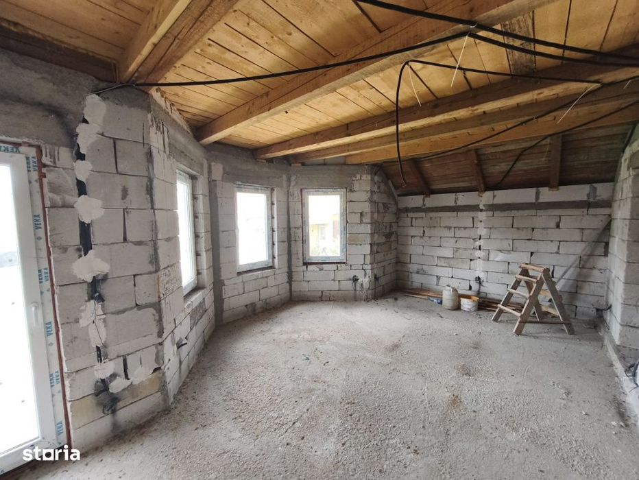 Duplex la rosu, 4400 mp teren, Siret