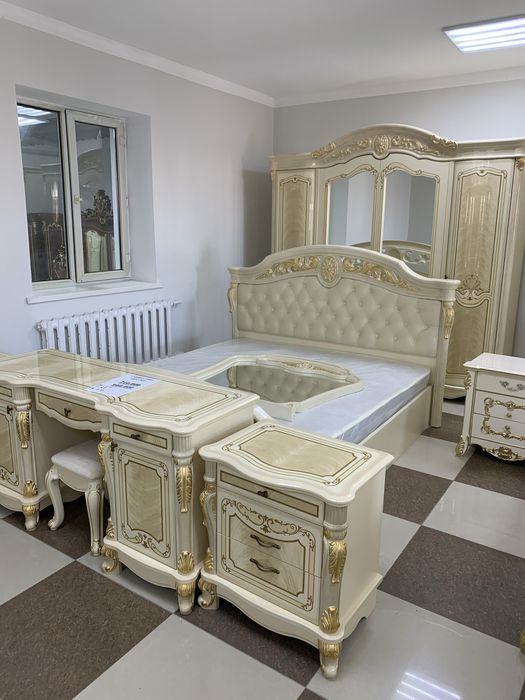 Спальный гарнитур