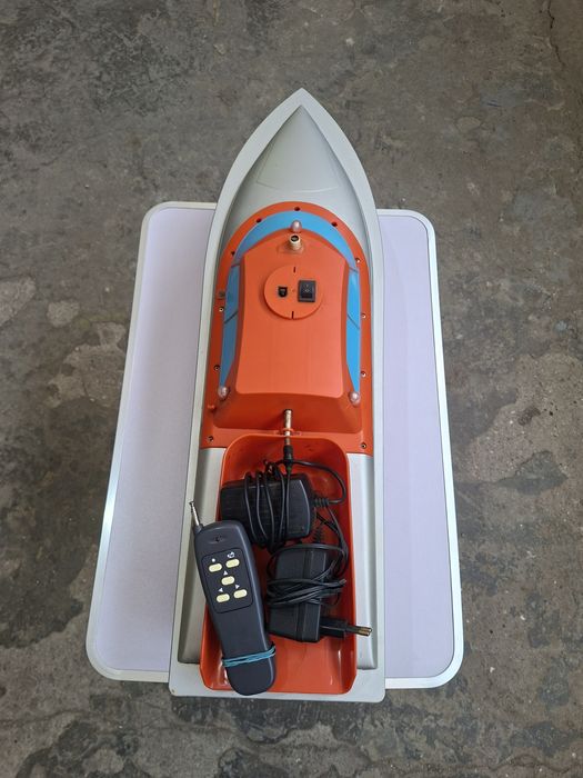 Лодка за захранка