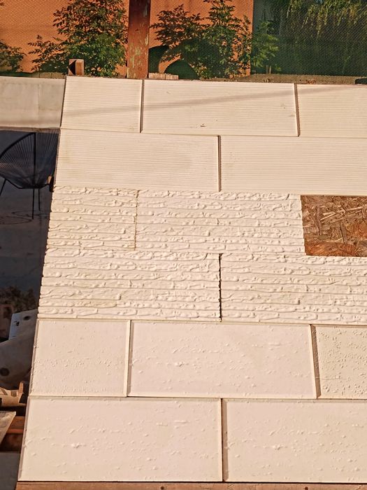 Plăci decorative fabricate din ciment alb pentru placări exterioare