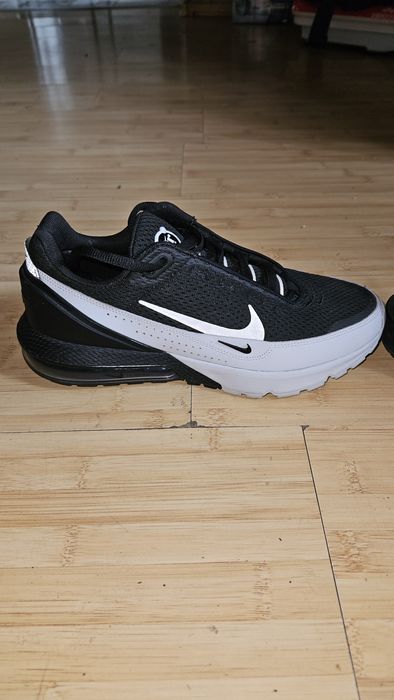 Vând adidași Nike Air Max Pulse