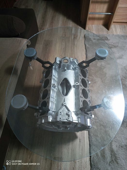 Арт маса от двигател Jaguar