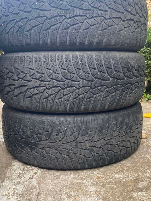 Зимни гуми 215/65r16
