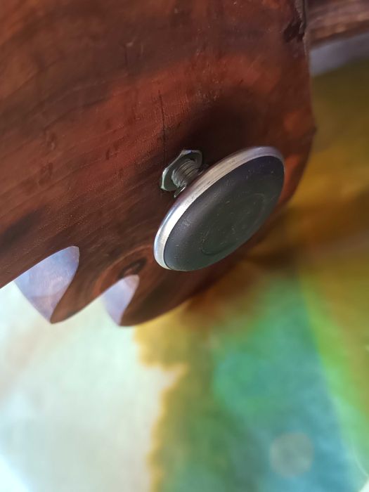 Маса със стъклен плот