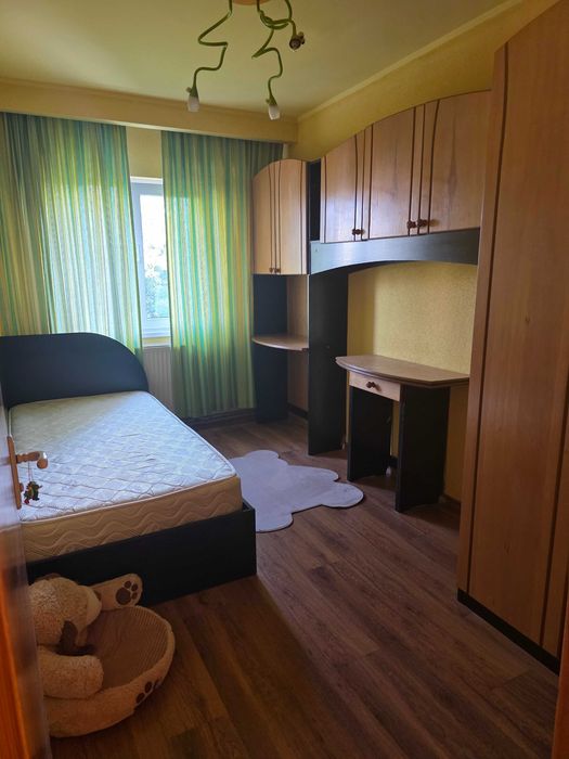 Inchiriez apartament cu 3 camere