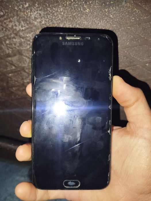 J4 .Yaxshi ishlaydi .Xotirasi 8GB lik flishka bn 32 Gb