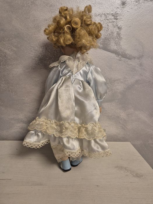 Продавам порцеланови кукли