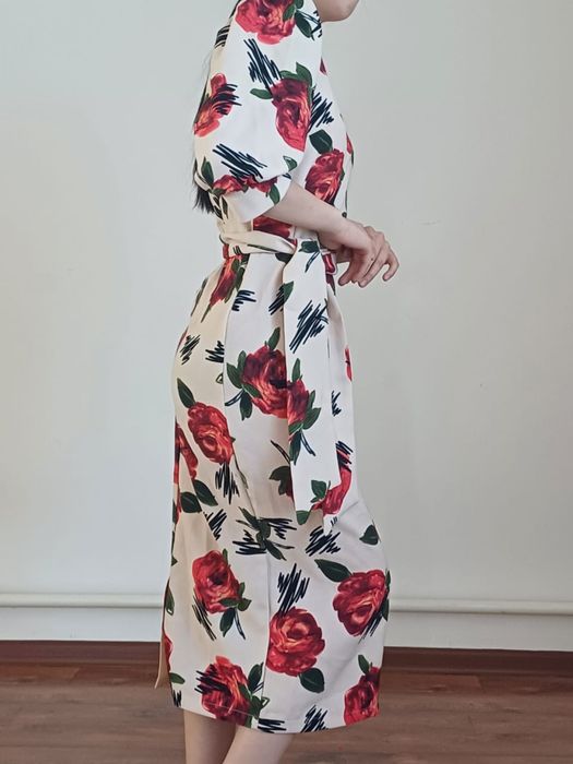 Элегантное платье с цветочным принтом