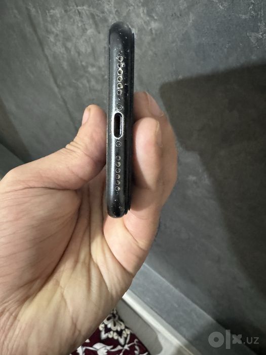 Iphone 11 usilini qoyilgan gb64 orqa krshka alishgan  ekran  alishgan