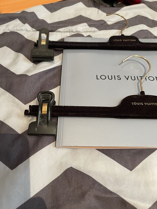 Umerase pantaloni / fuste Louis Vuitton autentice, uzate dar in stare