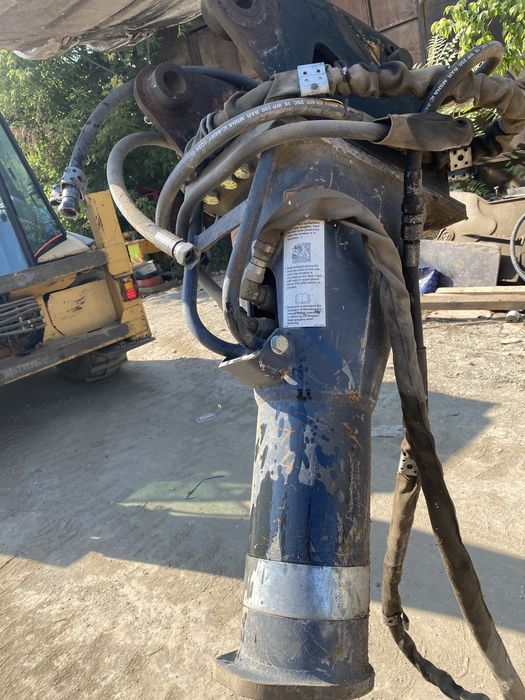 Vand picon buldoexcavator închiriez buldoexcavator