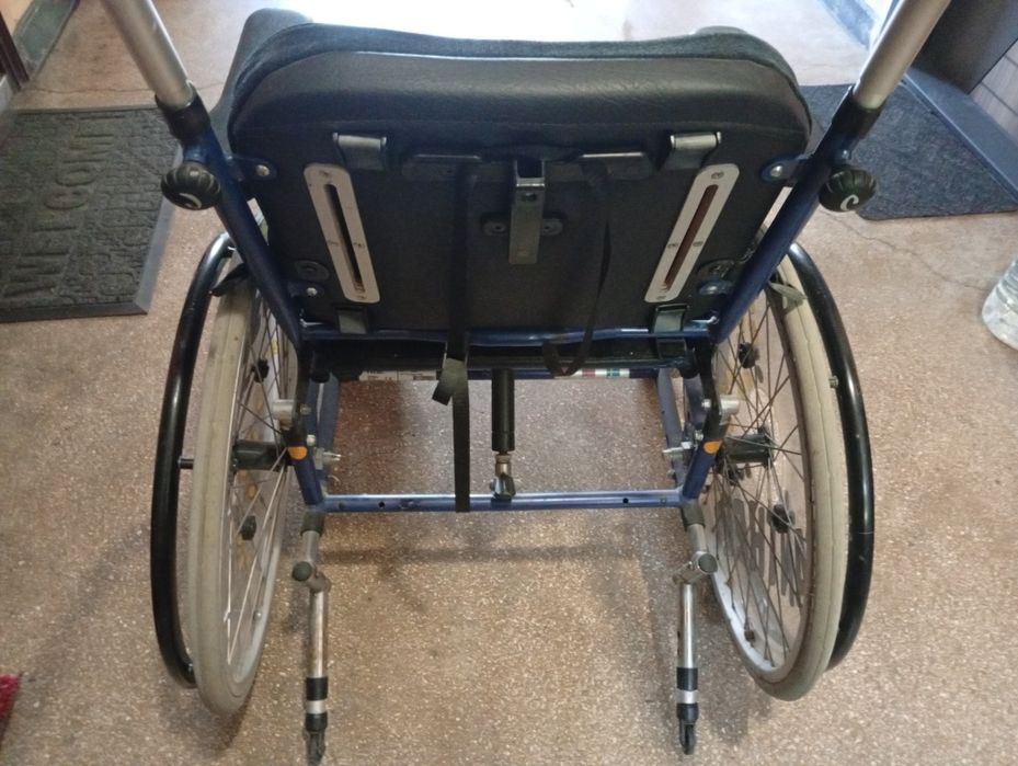 Scaun rulant pentru persoane cu dizabilități