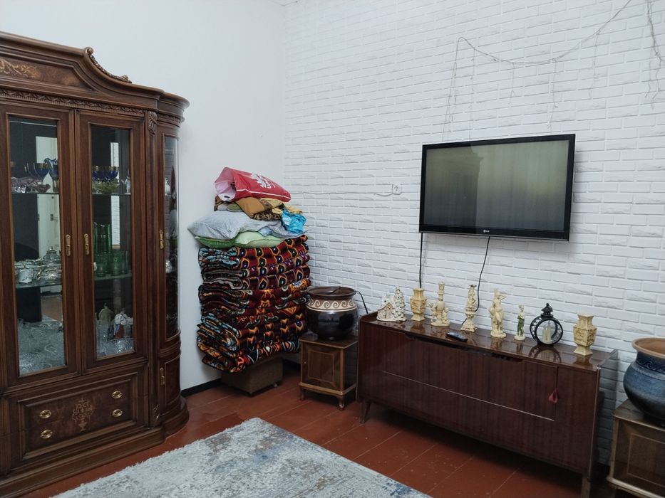 Ховли сотилади. Шахар марказида