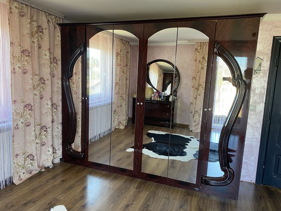 Mobila completa - pat + noptiere, dulap, comoda + oglinda