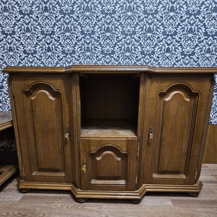 Комод и журнальный стол