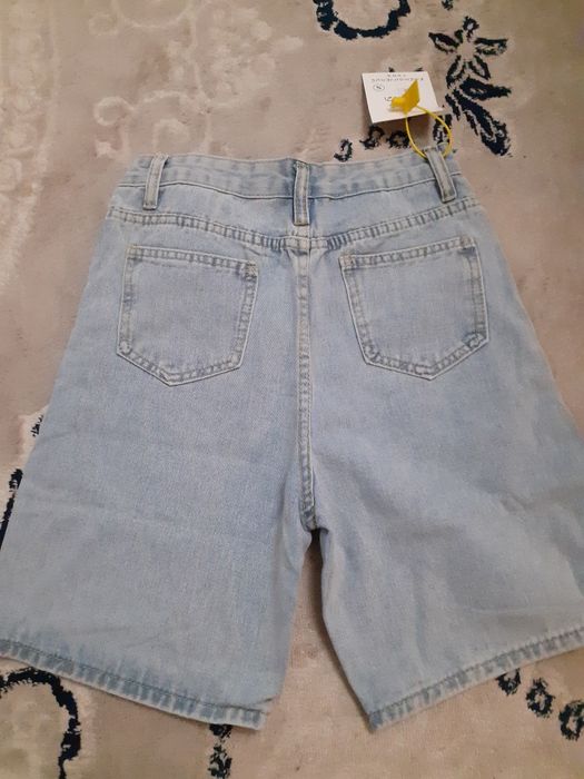 Продам шорты джинсовые