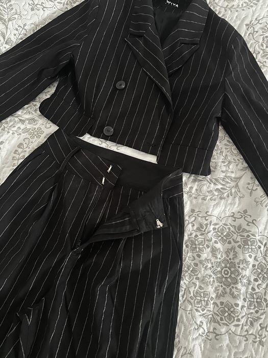 Черен костюм от три части