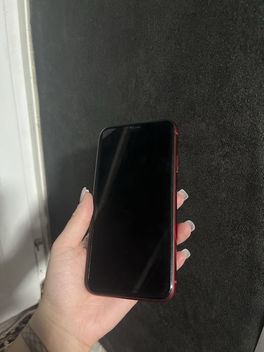 Продам красный айфон 11