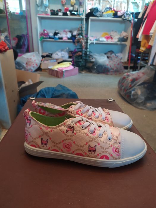 Продам детскии обувь.