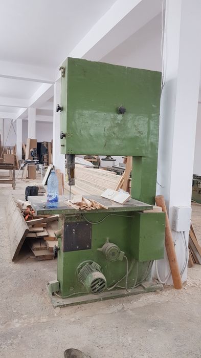Vind sau schimb cu auto utilaje de tâmplărie lemn masiv