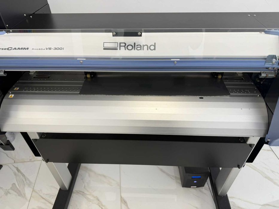 Широкоформатен Принтер Плотер Roland VS-300 режещопечатащ за стикери