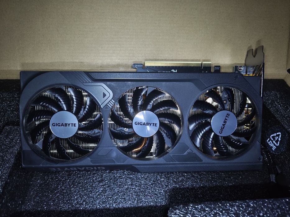 Placa video RTX 4070 Super Gigabyte + Garanție
