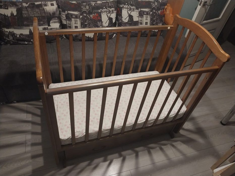 Детская кроватка