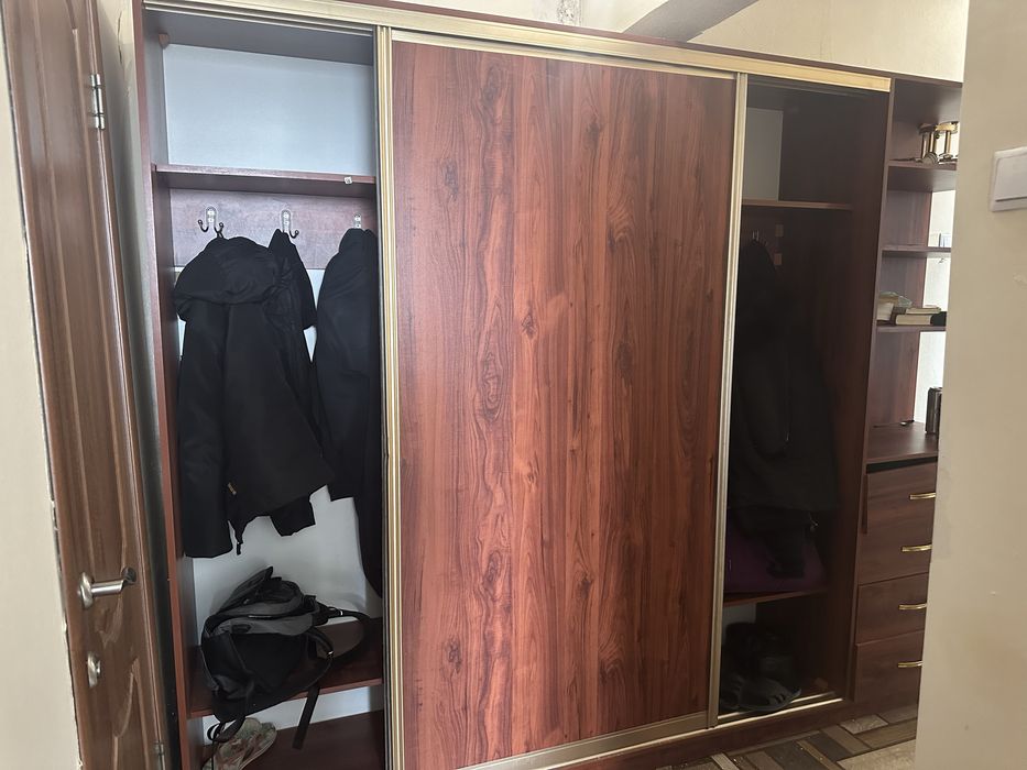 Шкаф для одежды…..