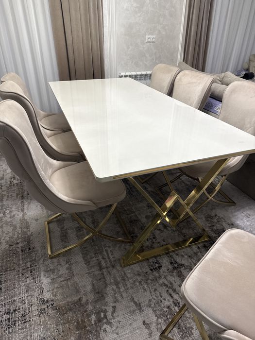 Продается стол со стульями комплект. 12стульев и стол раздвижной