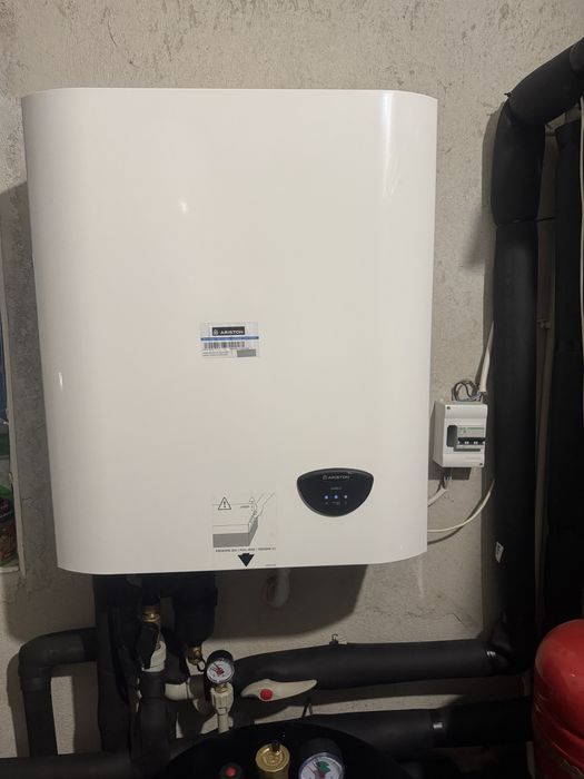 Термо помпа Ariston 12kW