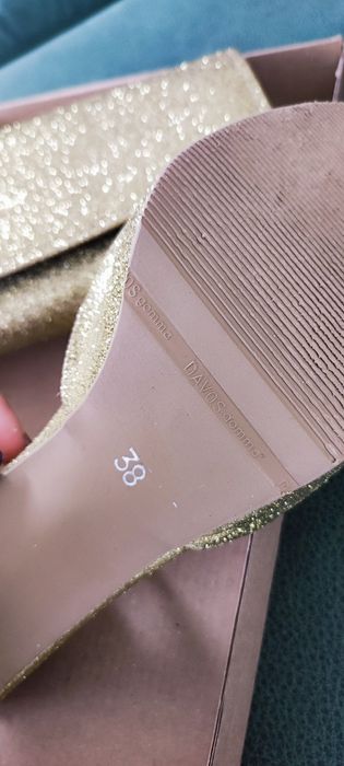 Златни обувки и чанта комплект  38 номер