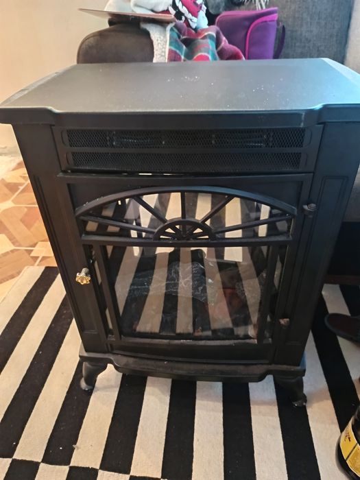 Светеща камина на ток