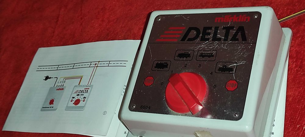 Unitate de control Märklin 6604 Delta folosită pentru trenulețe electrice la scară H0.