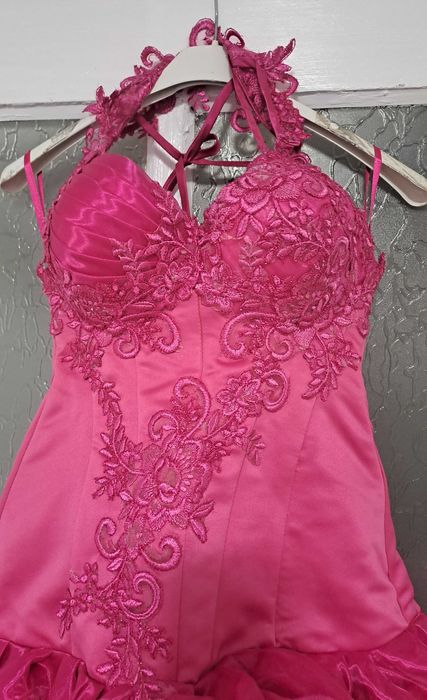 Rochie eveniment, model deosebit