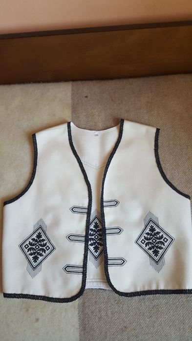 Фолклорни мъжки елеци