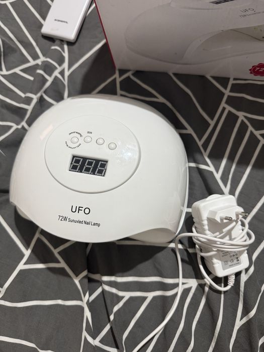 Лед лампа за нокти