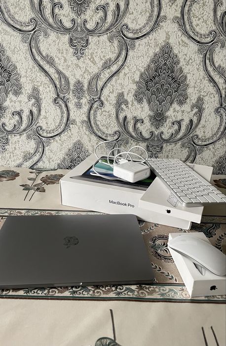 MackBook 13 pro с гарантией