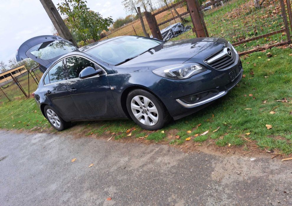Se vinde **Opel Insignia Limousine, an 2015** unic proprietar in România 6500 euro usor negociabil