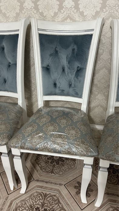 Стулья белые по 25000 тенге