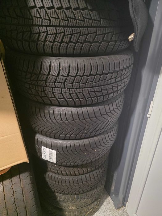 Vand 4 cauciucuri de iarna 205/60 R16