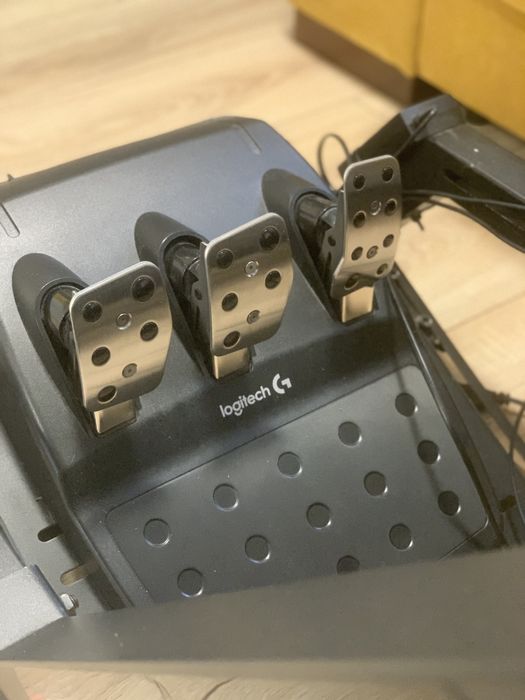 Vand urgent!!volan gaming logitech.