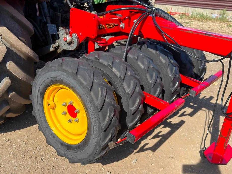 Semanatoare Vaderstad Rapid 400 Super XL an 2015 cu pregatire kuhn Gaspardo Amazone John Deere Case Claas Fendt New Holland