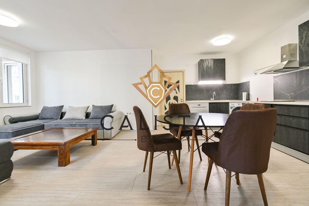 Дава се под наем Тристаен апартамент в София, Център - 120 кв.м за 896.58 € - Снимка #1