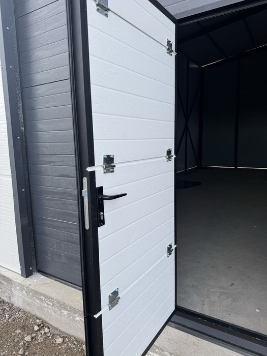 Vand Hala Metalica cu panouri sandwich completa