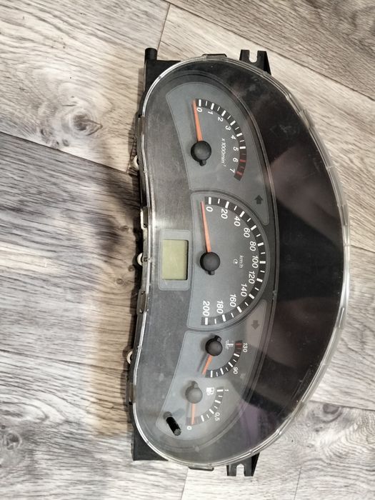 Приборную панельна приору