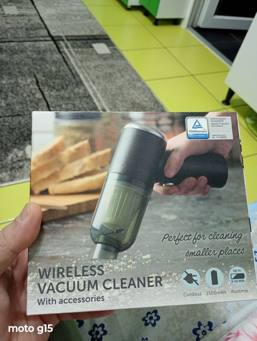 Mini aspirator cu acumulator